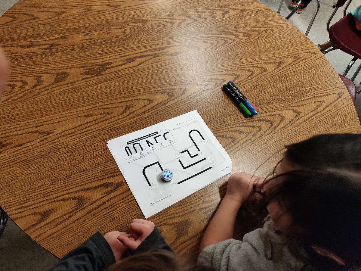terrencelim61's tweet photo. Today we introduced Ozobots to our K-5s today and had a blast! @hillcreststars @SD61Learn #MakerSpace #libraries https://t.co/cqnRreURJV
