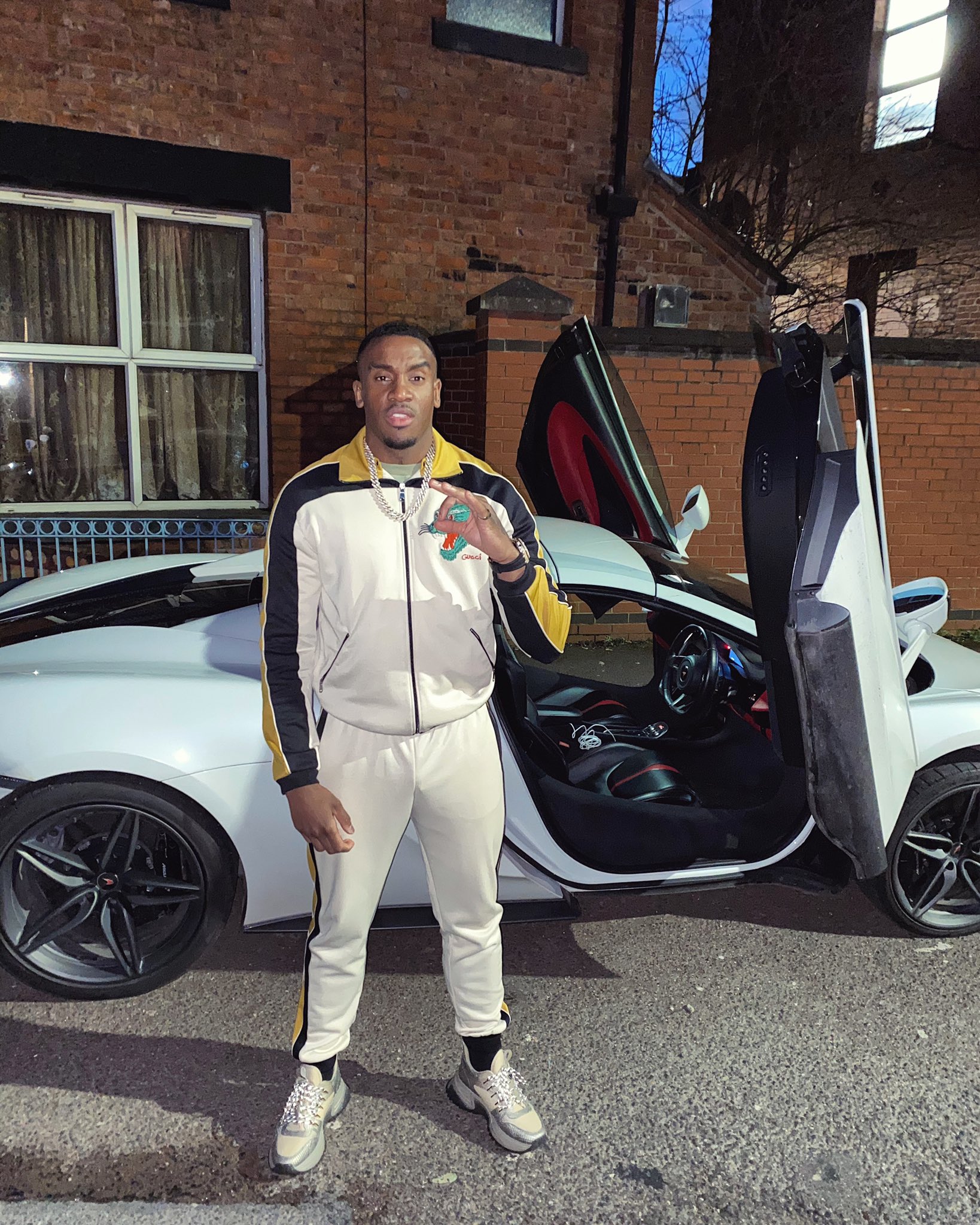 rapper bugzy malone driving his Lamborghini huracan in central