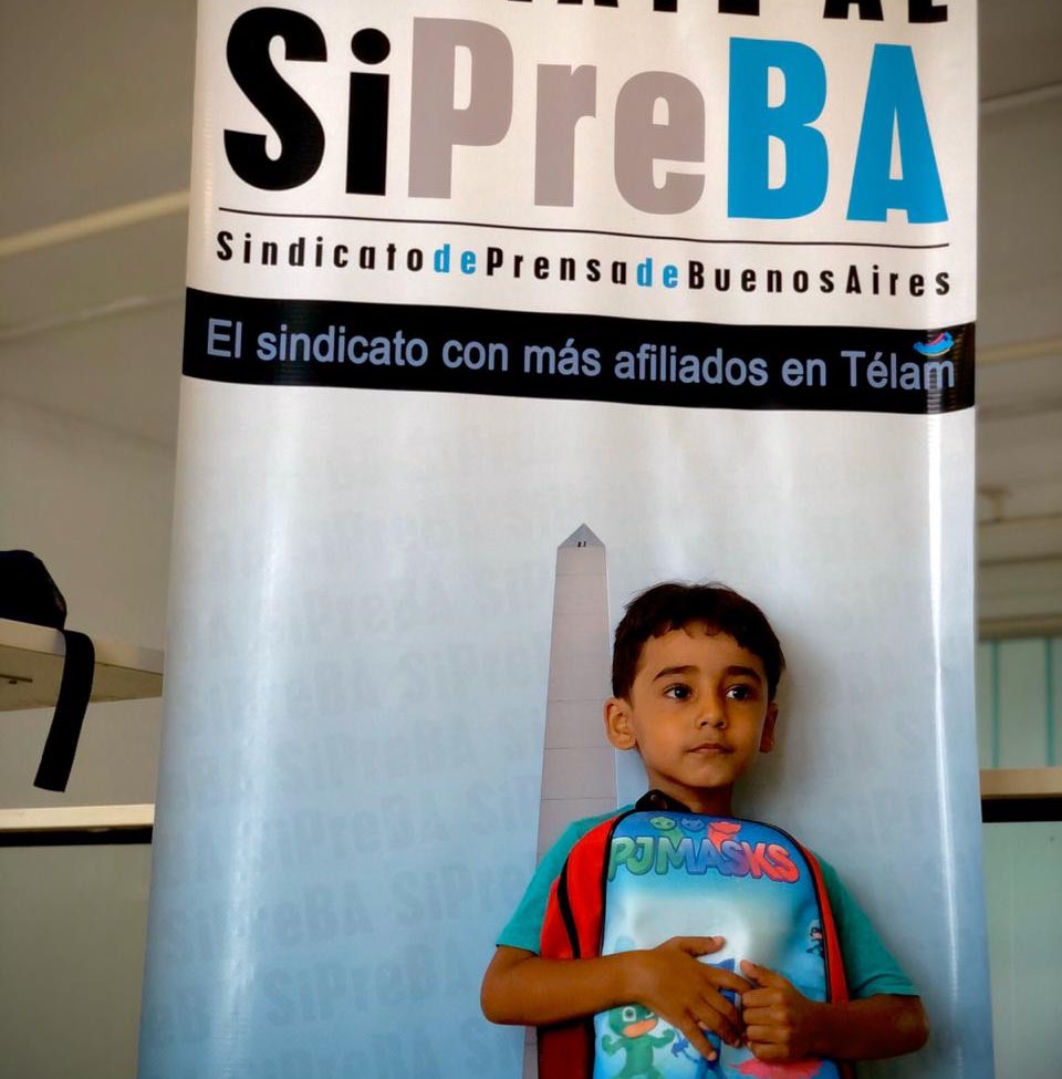 somostelam's tweet photo. 🎒¡Hoy entregamos los kits para lxs #Siprebitas!

Lxs hijxs de afiliados y afiliadas del @sipreba recibieron un kit para empezar el año escolar.

👧🏽👦🏽🧒🏽 Un sindicato siempre presente para seguir reafirmando que lxs únicos privilegiadxs son lxs niñxs. https://t.co/o59ie8bbN4