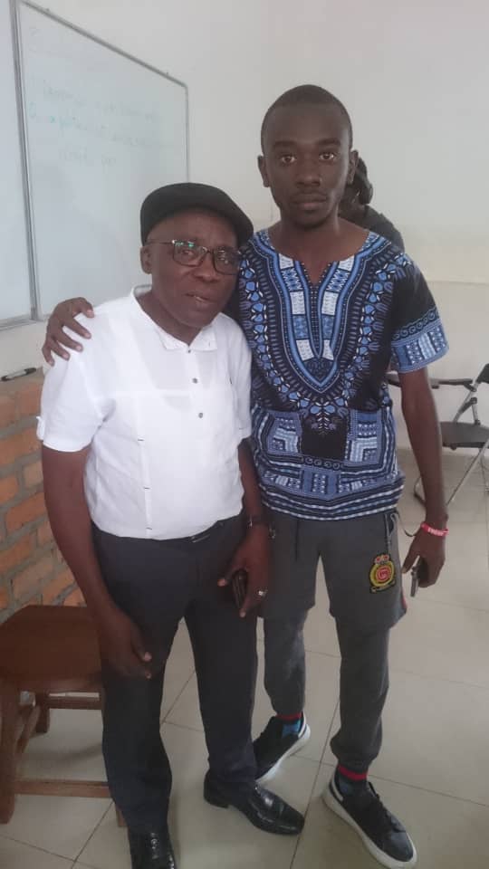 jonas_simba1's tweet photo. @jonas_simba1 @GOHOU_OFFICIEL #jonassimba #jonascomedy https://t.co/40toI9xhKI