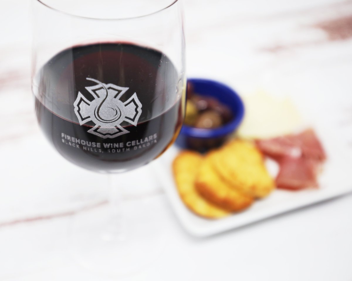 FirehouseWines's tweet photo. Cheers to National Drink Wine Day! 
Join us tonight at 6:00 PM for piano tunes by Tom Gorder and free tapas plates with wine glass purchase. https://t.co/13xjVaQav6