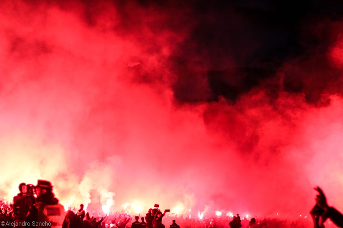 . <a href="/Simeone/">Diego Pablo Simeone</a>: ""Empezamos a ganar el partido cuando giramos en la rotonda que nos encaminaba hacia el estadio. El recibimiento fue impresionante."