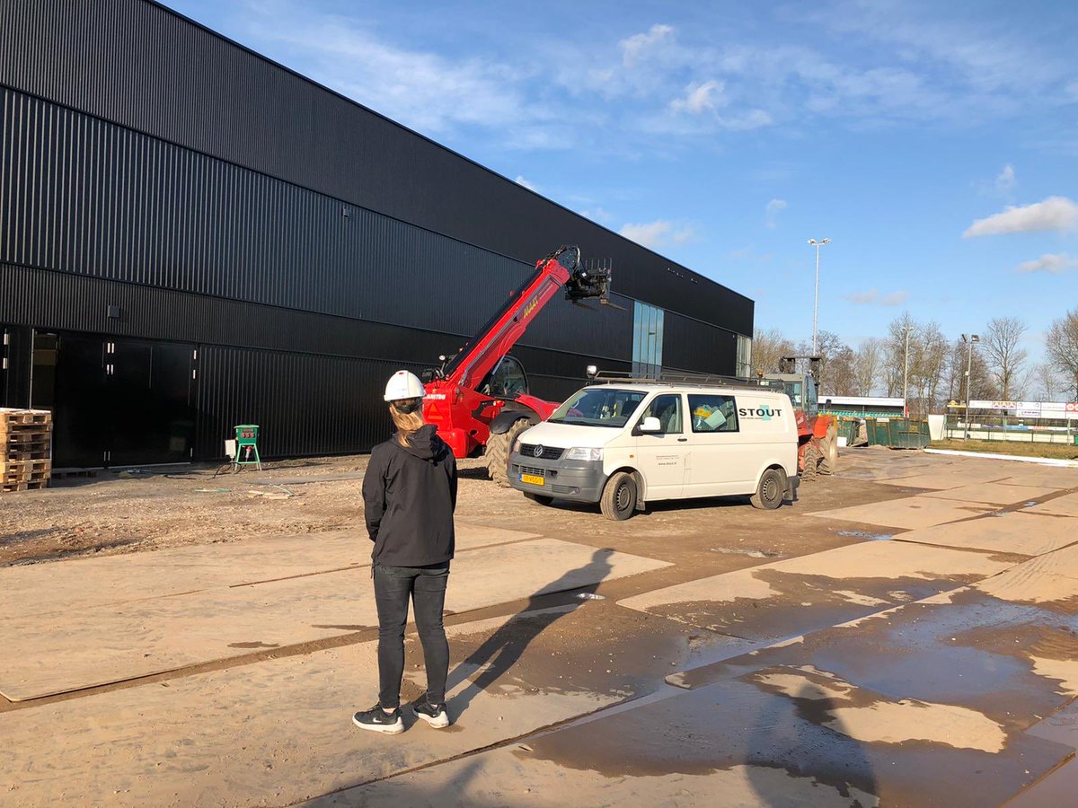 Een mooie afsluiter van weer een prachtige #Doedag van <a href="/ABWOnStage/">AlblwaardOnStage</a>. Op de foto een leerling van het <a href="/GRIENDENCOLLEGE/">Griendencollege</a> bij <a href="/StoutVHG/">Stout</a> op de locatie  van sporthal Giessenburg.