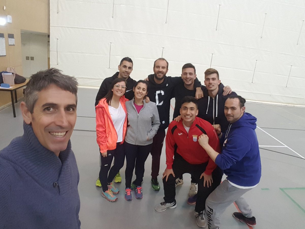 jpalomaresbar's tweet photo. Gracias @Diego_Moliner por invitarme a dar una charla sobre gamificacion y #marvef en el master de secundaria de la @UJIuniversitat. @tristang1978 @Estebandelashg @VanessaTrillo https://t.co/jhcewdAA7P