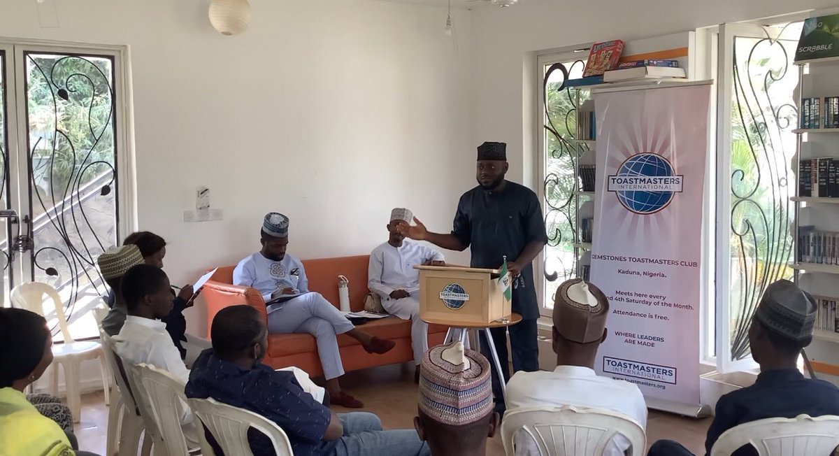 gemstones_tmc's tweet photo. Table Topics Session & Audience.
.
.
.
.
.
#tabletopics #impromptuspeaking #impromptuspeech #spontanous https://t.co/GKaPmIGPyG