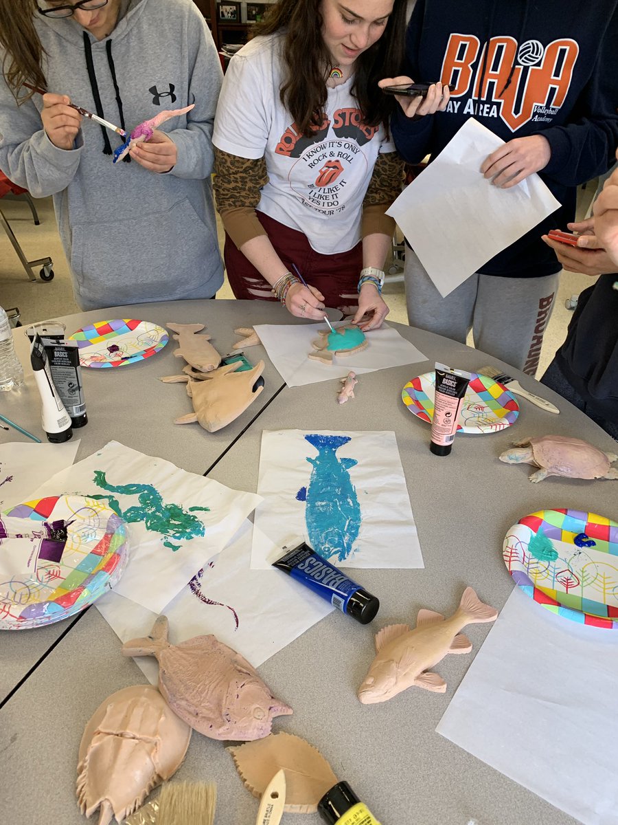 BhsLiteracy's tweet photo. Kicking off our Green School Celebration with fish printing during Bruin Block! @MAEOE_MD @BHSAACPS #AACPSAwesome #BHSGoesGreen2020 #TaketheSustainabilityPledge https://t.co/HEppyxQEdY