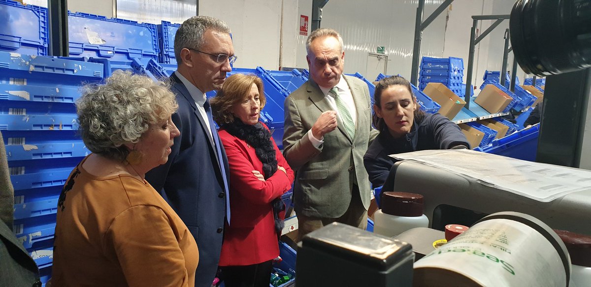 AnadelaCuevaF's tweet photo. Un placer visitar Grupo Recio, empresa salmantina con más de 100 años de historia.

Patrocinador del equipo de baloncesto @CBAvenida es una referencia en innovación, logística, expansión y apoyo al deporte femenino.

Gracias a sus directores y empleados por su cariñosa acogida. https://t.co/PUz7Nkmasj