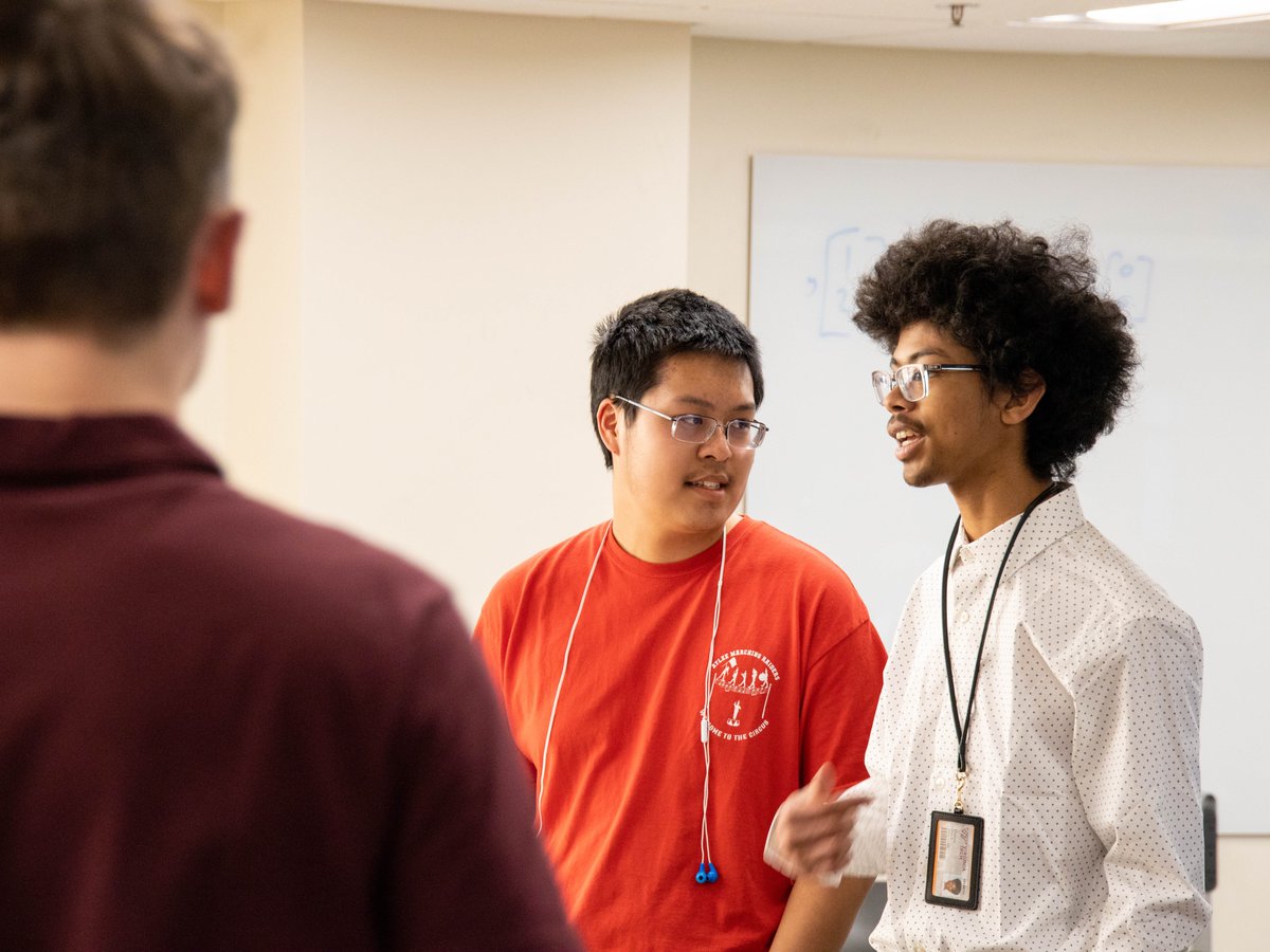 VTResidential's tweet photo. Last Friday, several engineering faculty gathered with students from the Galileo & Hypatia living-learning communities for networking, mentoring, and slushies! Many thanks to the faculty that participated. #vthrl #vtgalileo #vthypatia #livinglearningprogram https://t.co/ttehR8lRTR