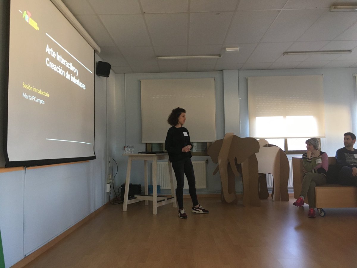 cpmariadeavila's tweet photo. #MartaPCampos explicando en qué consistirá su parte en la formación #ArTduino del #SteamLabAragón @dgafprofesorado @tonimartinez24 @gustarcef https://t.co/oziGj4K6jk