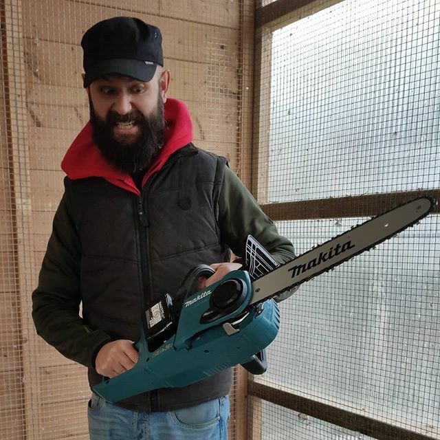 Ich mag #Geburtstag. Und #geschenke und #kettensäge - über Akkus will ich nix hören, da sind zwei von den Dicken drin :D sind halt ne #makita Familie ift.tt/2SDbjk7