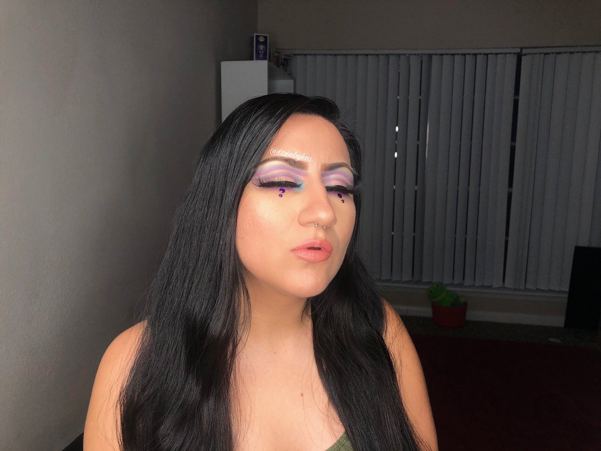 xoxobykm's tweet photo. W•A•V•E•S

~DETAILS~
@juviasplace
@lyssalashes (code XOXOBYKM)
@toofaced 
@ABHcosmetics 
@maybelline
@wetnwildbeauty
@morphebrushes
@beautyblender 
@kyliecosmetics

#juviasplace #latinamua #makeup #makeupaddict #makeuplook #mua https://t.co/aL4gEiykPl