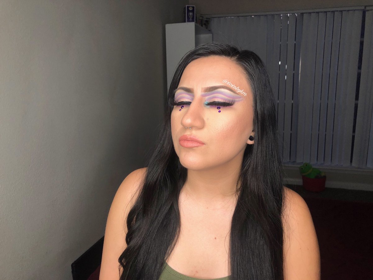 xoxobykm's tweet photo. W•A•V•E•S

~DETAILS~
@juviasplace
@lyssalashes (code XOXOBYKM)
@toofaced 
@ABHcosmetics 
@maybelline
@wetnwildbeauty
@morphebrushes
@beautyblender 
@kyliecosmetics

#juviasplace #latinamua #makeup #makeupaddict #makeuplook #mua https://t.co/aL4gEiykPl