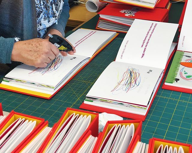 The folks in the Paper Hammer Bindery have created visuals to be seen through touch in creative ways! Hot glue traced images and textured paper brought textures like sparkle to life!

#MightyTieton #TietonMade #YakimaValley #Seattle #EasternWA #Bindery #… ift.tt/32547k5