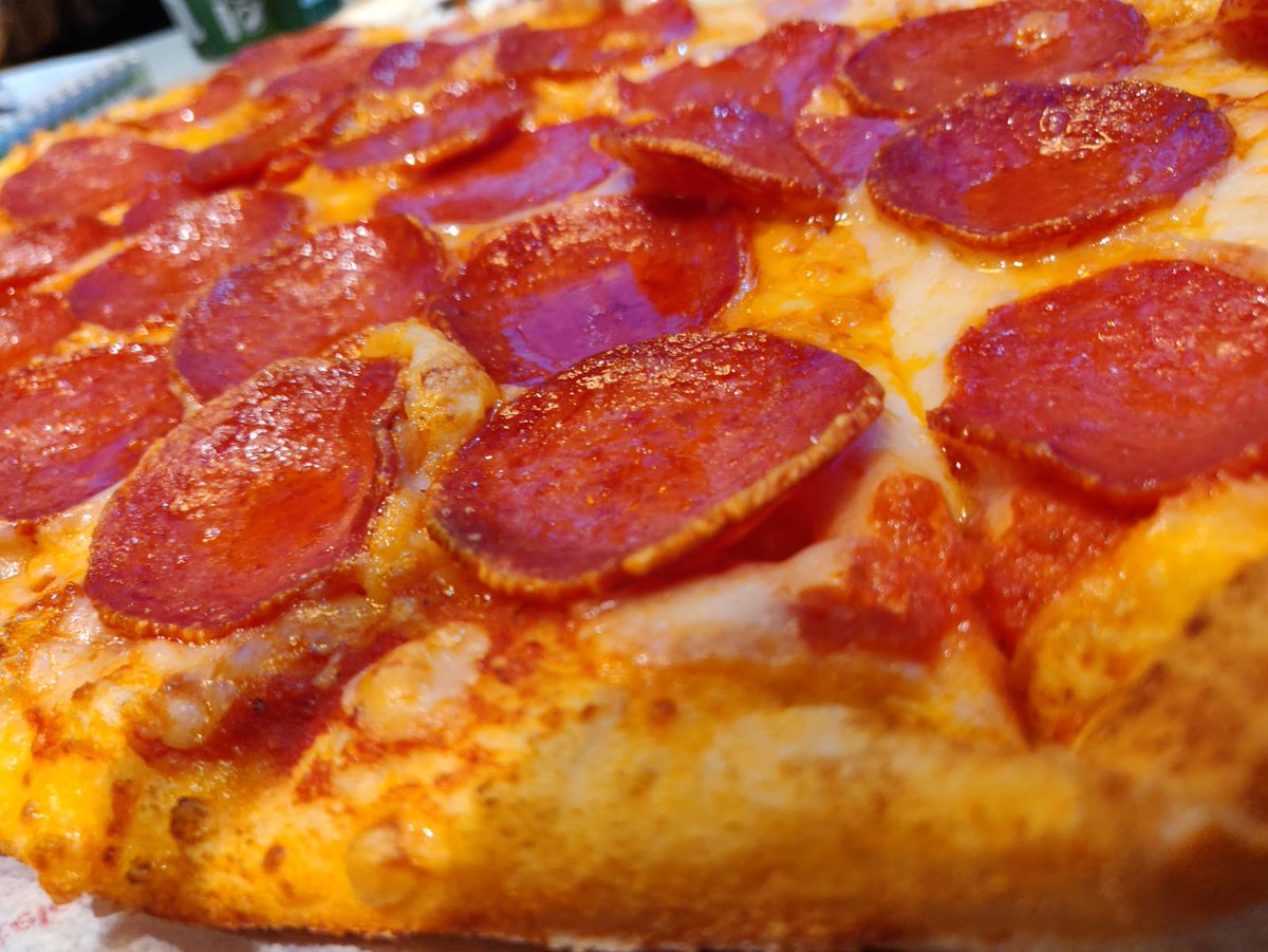 telepizza_es's tweet photo. No hay excusa que valga para no pillarte unas #Telepizzas para cenar en #MartesLocos. 

Medianas desde 5,95€ local/recoger o desde 8,95€ a domicilio 🛵
Pídelas en 👉https://t.co/2KLPpnj4uM https://t.co/cjBBkTK9fl