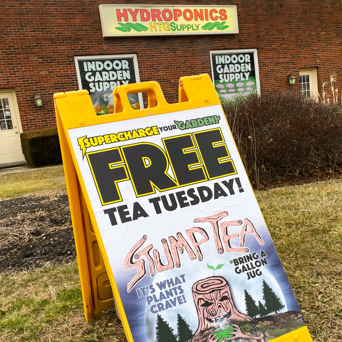 HTGSupply's tweet photo. ☕️🌿 THIS WEEK'S STUMP TEA #SPOTLIGHT: #CranberryTWPPA, #OrangeCT, and #OklahomaCity OK! Want to be part of the fun? Just stop by your #local #HTGSupply location and pick up some #StumpTea - Available every #Tuesday⚡️! #Growers
See all locations here: https://t.co/OInoTubVUu https://t.co/73UcREWkLA
