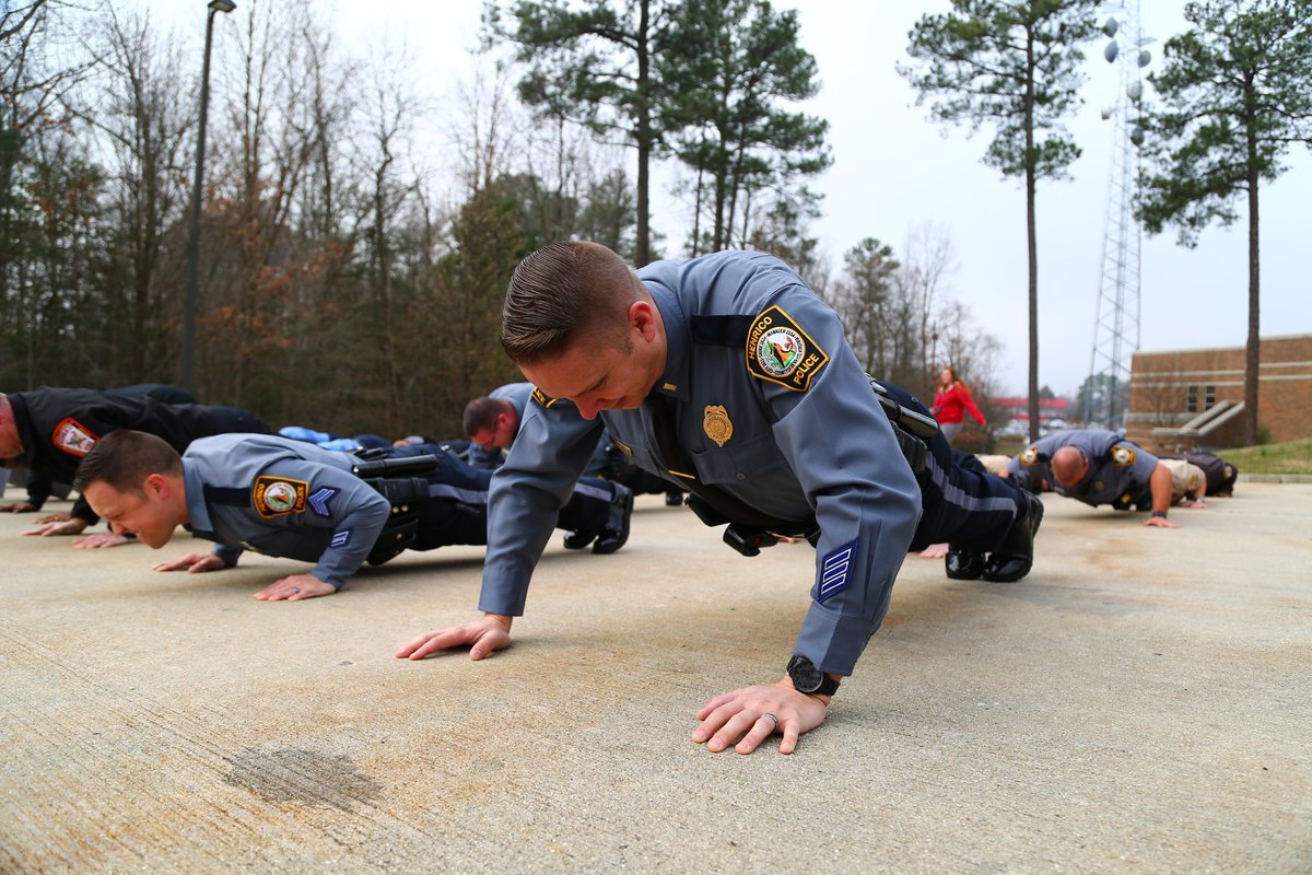 HenricoPolice's tweet photo. Last week, Richmond Police Department challenged Chief Cardounel to participate in #PushUp4MS; today we can say challenge accepted! https://t.co/CpXbOhJPt0