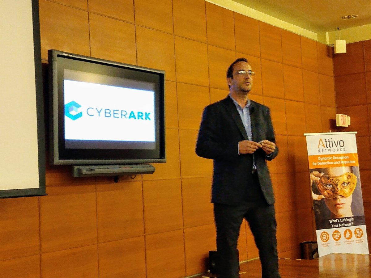 CIOMexico's tweet photo. Sergio Perea, Security Advisor de @CyberArk México, expone en el #CSO20mx en qué consisten las 5 fases del programa de defensa de información  propuesto por su compañía
@computerworldmx #CSO20Mexico #ciberseguridad https://t.co/5Ekswa0ftf