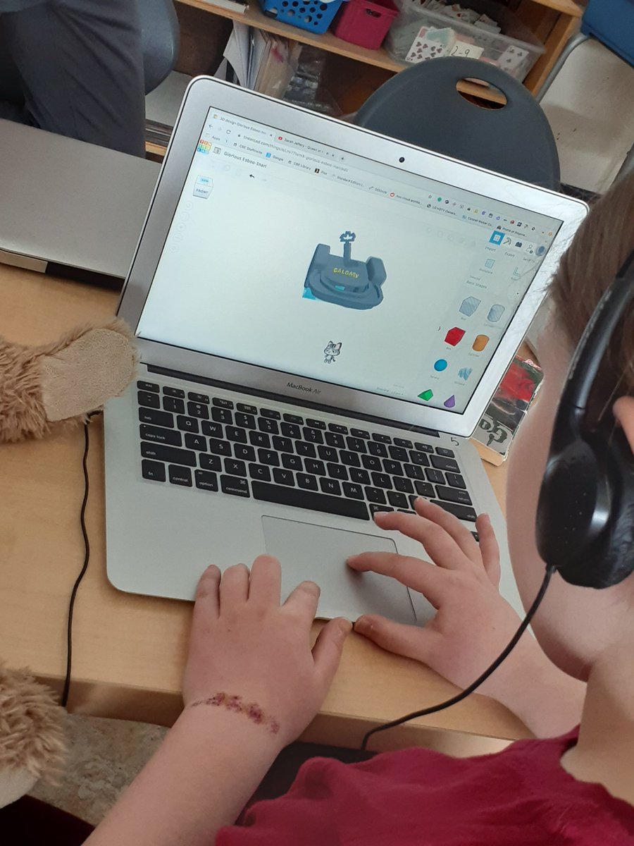 kearneysclass's tweet photo. Using @tinkercad to create a new arena for the @NHLFlames .  Maybe they'll like our design? @yyCBEdu
#colonelwalker https://t.co/pgdBrRLgEj