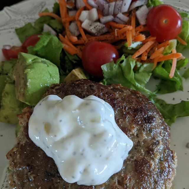 AlmostHomeFL's tweet photo. My best #turkeyburger yet. #youarewhatyoueat #wholefoods #shoptheperimeter #agentsofinstagram #realtorsthatcook #showmeyourfood #eatallthecolors https://t.co/E9yyxdLsPF https://t.co/dfnwNM0U8A