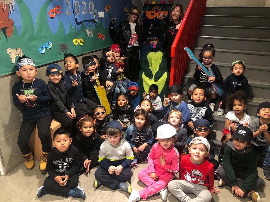 stgervasi's tweet photo. Segon manament del rei Carnestoltes: de rocker o raper vindràs i un altre semblaràs! #atopedeflow #carnaval2020 #Infantil🦍🐨🐯 #COVID19 stgervasi https://t.co/SKSKQJ0EYX