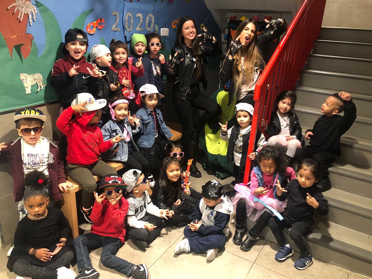 stgervasi's tweet photo. Segon manament del rei Carnestoltes: de rocker o raper vindràs i un altre semblaràs! #atopedeflow #carnaval2020 #Infantil🦍🐨🐯 #COVID19 stgervasi https://t.co/SKSKQJ0EYX