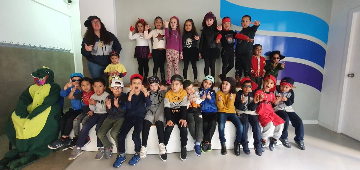 stgervasi's tweet photo. Segon manament del rei Carnestoltes: de rocker o raper vindràs i un altre semblaràs! #atopedeflow #carnaval2020 #Infantil🦍🐨🐯 #COVID19 stgervasi https://t.co/SKSKQJ0EYX