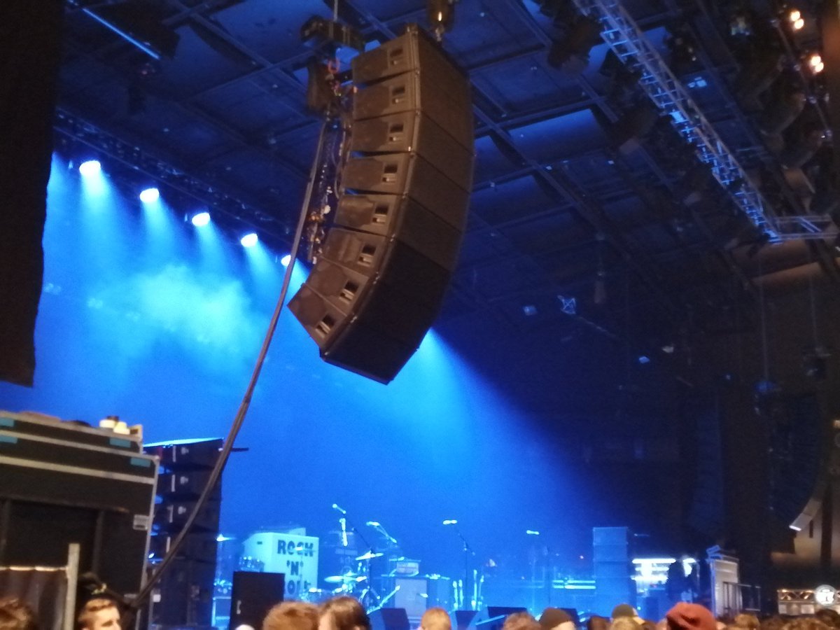 chrisleighsmith's tweet photo. TONIGHT Forget your #applestrudle & #wienerschnitzel #vienna its #LiamGallagher RocknRoll! https://t.co/0xuJTQjSSB