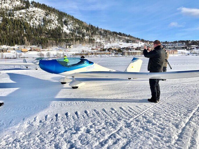 PureFlightS's tweet photo. Another primacy!🛩The first landing of an electric plane on ice! 🛬❄Even winter will not stop ΦNIX! We are testing ΦNIX in cold conditions in Sweden 🇸🇪⠀
#ΦNIX #PureFlight #PurePlane #Sweden #electric #aviation https://t.co/osrNPMGEq0