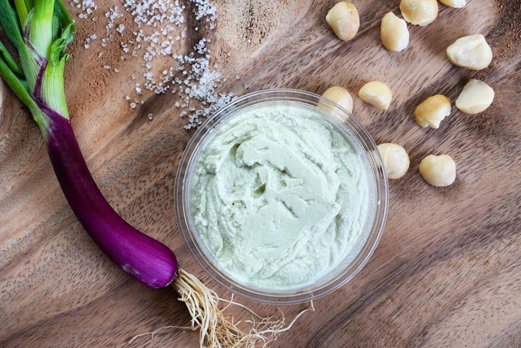 MaunaLaniPoint's tweet photo. Delicious locally-crafted Sour Cream and Onion Dip- an absolute must have while sitting on the beach while whale watching. Stop by Big Island Creamery on your next trip from the airport, or request to have it stocked in your villa before you arrive. So tasty! https://t.co/1zSB3DsbYo