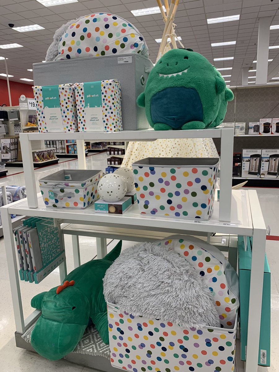 When kids bedding sets but you don’t have enough product to fill 🙌🏻

Had fun setting this with GM Nicole in home decor! Thinking outside the box as always. Great job Nicole 👍🏻
