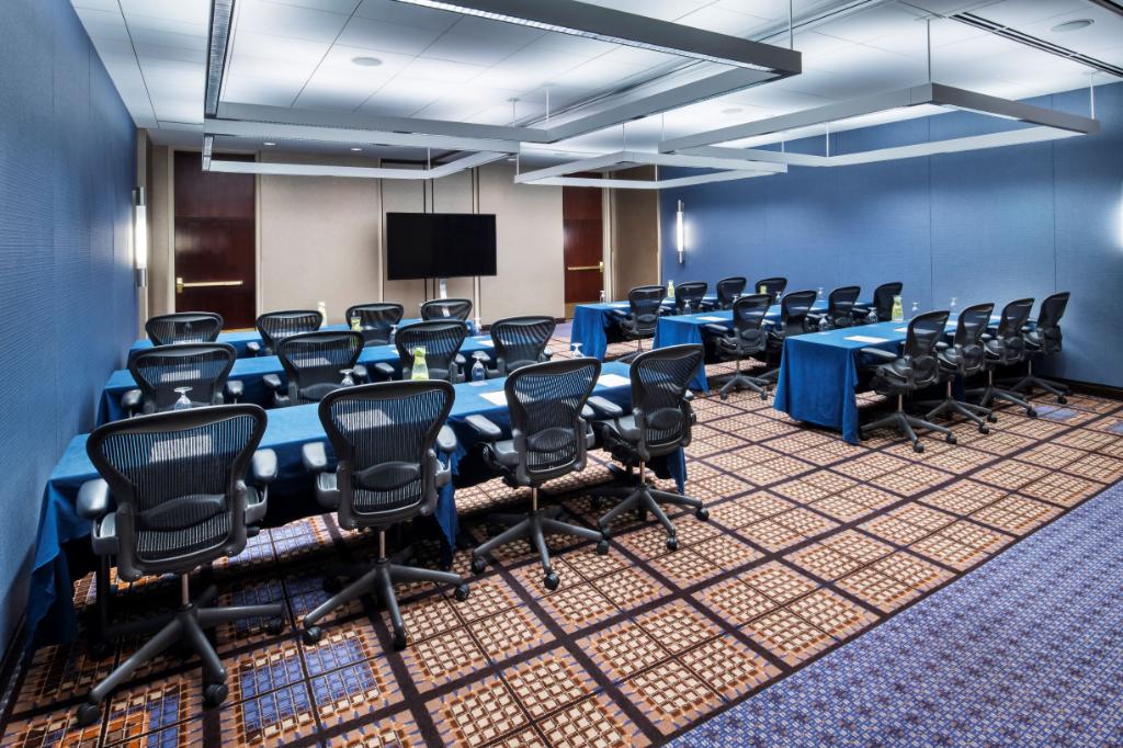 HyattOHare's tweet photo. Our Conference Center rooms are located in a secluded area, complete with a naturally lit foyer, and are perfect for your small meeting needs. https://t.co/4ycRlhYYNE https://t.co/ingbbSCAjn