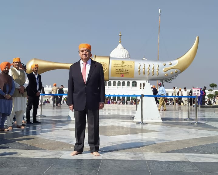 MashwaniAzhar's tweet photo. UN Secretary General after #Kartarpur visit:
"This is a very emotional moment — and I cannot be here without having a very strong feeling." https://t.co/8ttvxEgLjI