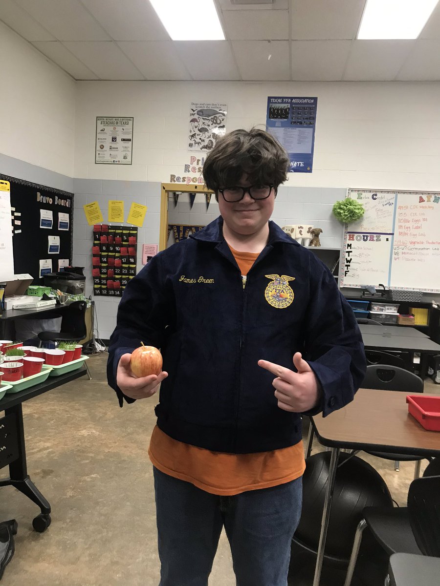 MsTorres333's tweet photo. Our Greenhand James Green was awarded an FFA jacket for being the first Greenhand to memorize the Creed. This is long over due, but an amazing accomplishment. #FFAGrind @LanierFFA @navarro_vikings @TexasFFA @AISD_CTE https://t.co/emrCenlm1A