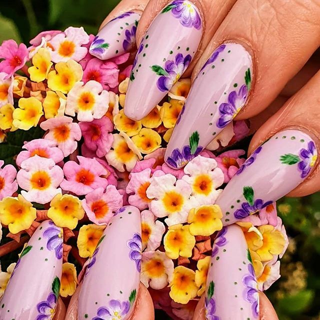 Who's ready for spring 🙋
Gorgeous nails created by our lecturer Fiona..love them 💐💕
#ml11diva #springnails #nailart #gelnails  #acrylicnails ift.tt/2SBcY9U