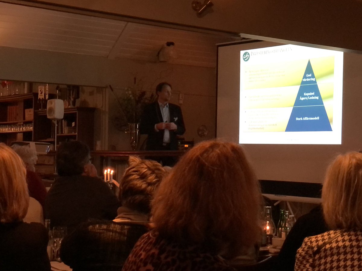 LindhHok's tweet photo. @Johan_Elmquist från Didner Gerge beskriver deras investeringsfilosofi hos @aktiespararna i Göteborg. https://t.co/RtYO34sR7Y