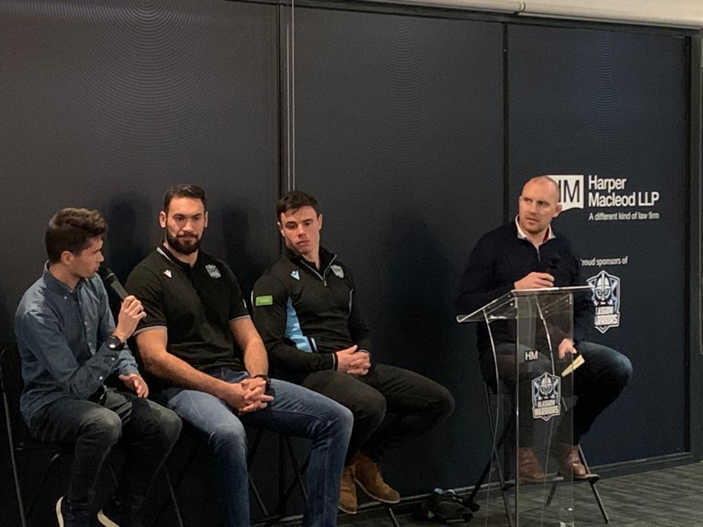 GlasgowWarriors's tweet image. 😃 The @HarperMacleod Club Deck is packed for this evening's Staying On Track for Excellence event, in association with Harper Macleod.

Scottish record holder for the marathon Callum Hawkins, @LeeJones11 and @kiran_mcdonald are giving their insights into elite training.