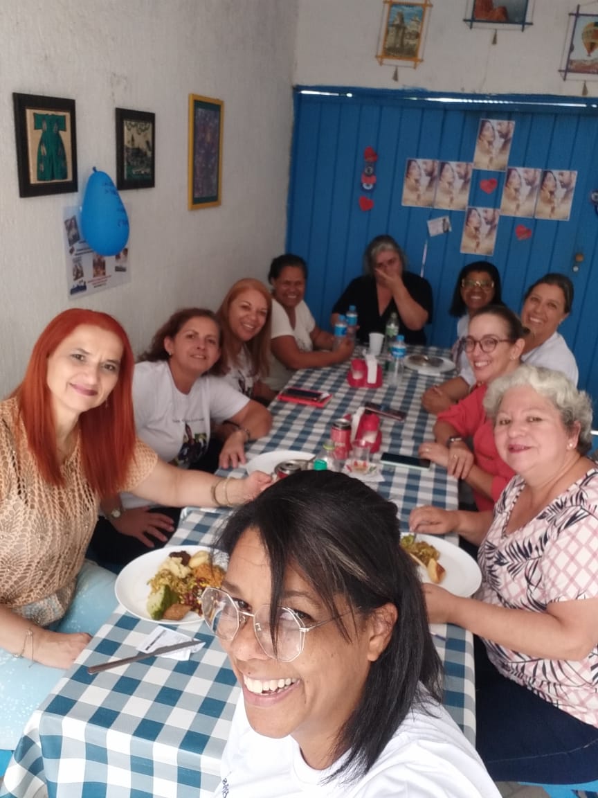 EnginAkyurekBRA's tweet photo. Encontro das Signorina's Akyurek comemorado o 4 ano do primeiro fã clube brasileiro de #EnginAkyürek 
Fevereiro/2020 🌷🌷👏👏👏 https://t.co/VapYdNbhxj