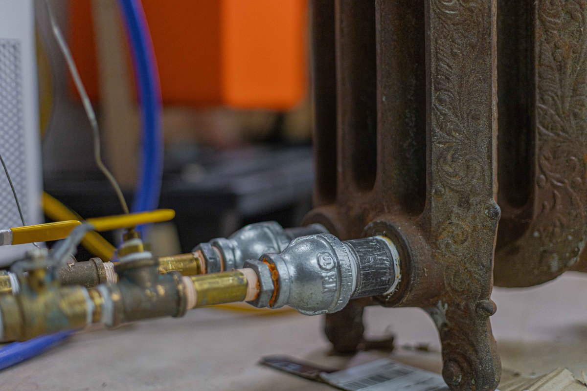 NSCCResearch's tweet photo. Having completed testing on baseboard heaters, the Energy Lab is now gathering data on how cast iron radiators perform with @Neothermal_Inc's device #thermalenergy #appliedresearch #collaboration https://t.co/vaRC1VqZHC