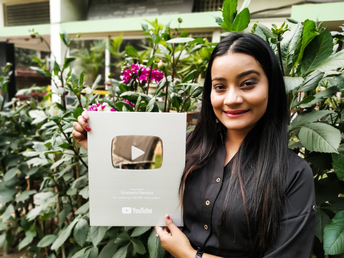 DhanasriB's tweet photo. only in 3 months my YouTube channel crossed 100k subscribers..and finally My YouTube channel #Dhanashribaishya got silver play button (award from YouTube).. thanks to all my subscribers and YouTube 
#youtubeindia #YouTuber #youtubecrater #YouTubecreateraward #Assam #Assamyoutuber https://t.co/8nL91kBCE7