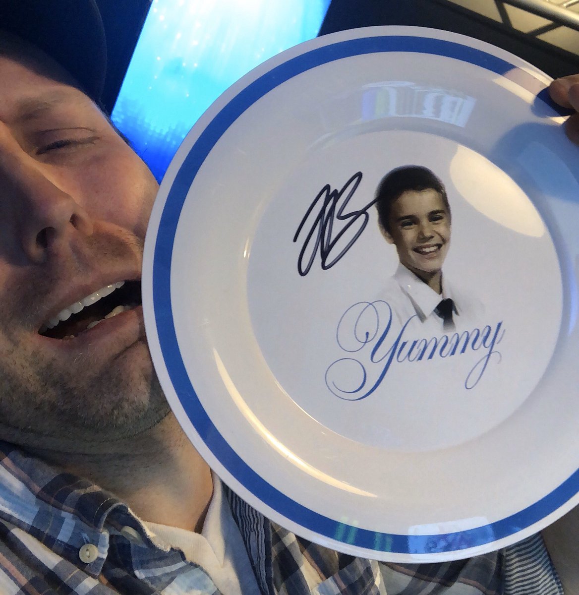 LET’S DO IT: WIN the signed <a href="/justinbieber/">Justin Bieber</a> “Yummy Plate” 🔥.  Follow and RT by Monday.  I’ll pick at random and mail worldwide.  Yum!