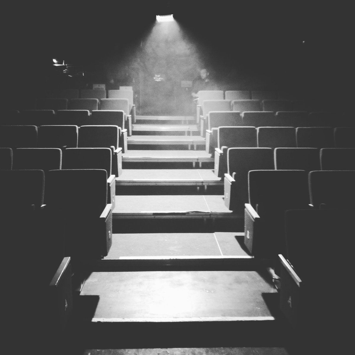 OneDuckTheatre's tweet photo. And the house is open. 
Week 2/3 of @johneodonovan's ★★★★★ #FlightsPlay kicks off tonight @OmnibusTheatre

 https://t.co/vz5owItjbf https://t.co/h0BPSWlf6J