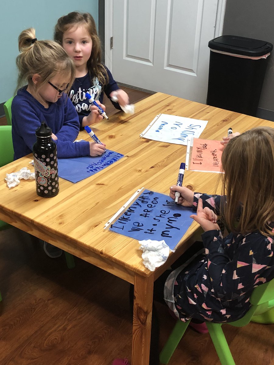 MsDesirae_LPS's tweet photo. Today, we are making sentences out of our site words! 👏🏼👏🏼 https://t.co/c4GXFhjhvt