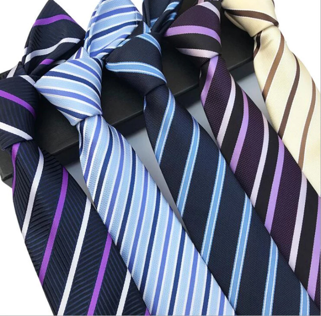 ShowingSparkle's tweet photo. Get yourself ready for the new showing season with one of our handmade silk ties - various colours & designs in stock #ponyhour #handmadehour #craftbizparty #tophorsetweets #ukcrafters #tacktalktuesday https://t.co/e1be5tBRn2