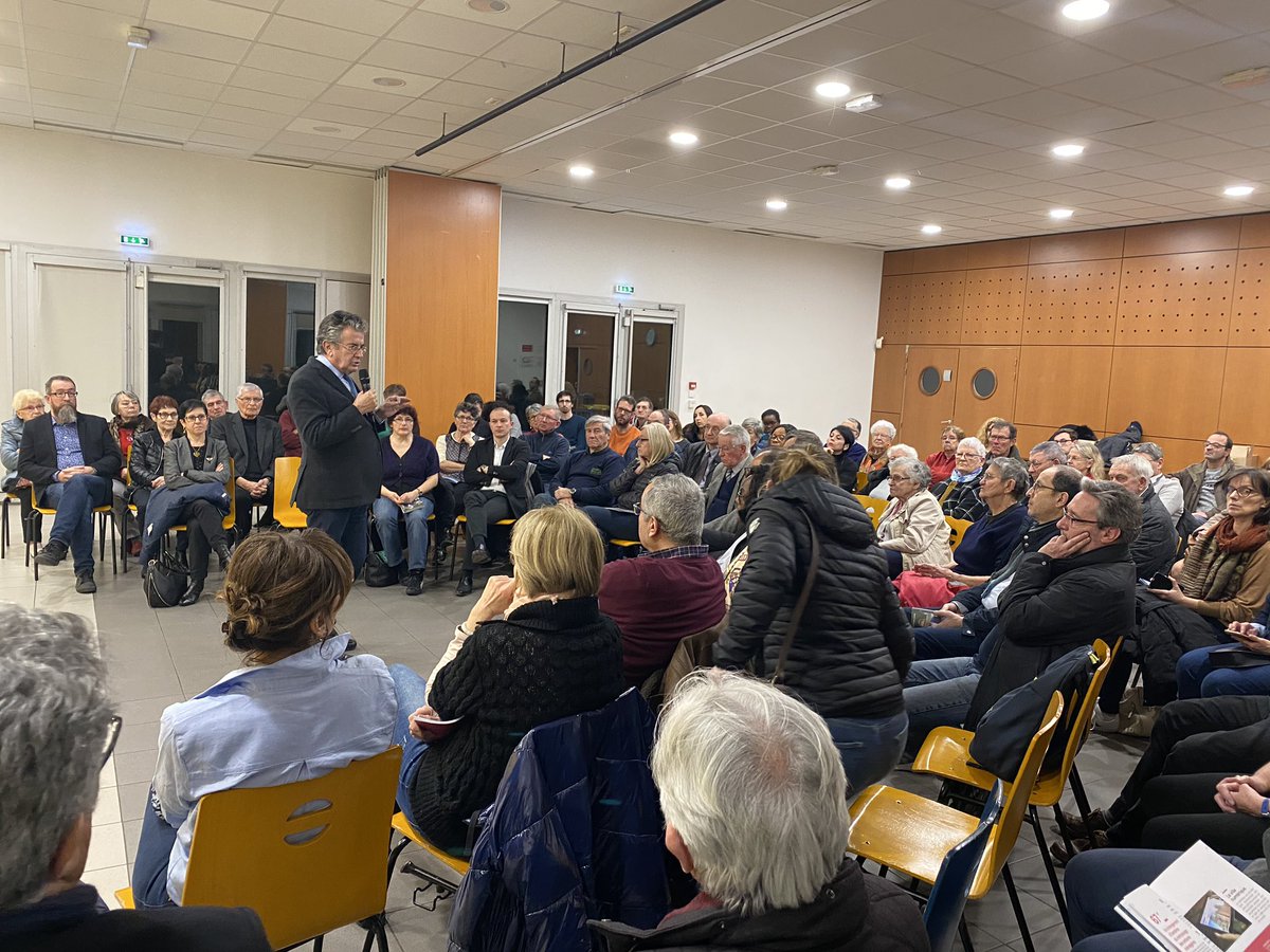 Belle réunion publique ce soir à la Blaiserie. De nombreux habitants, de beaux échanges avec sincérité. C’est ça la campagne qu’on aime. #AlainClaeys2020 #Poitiers