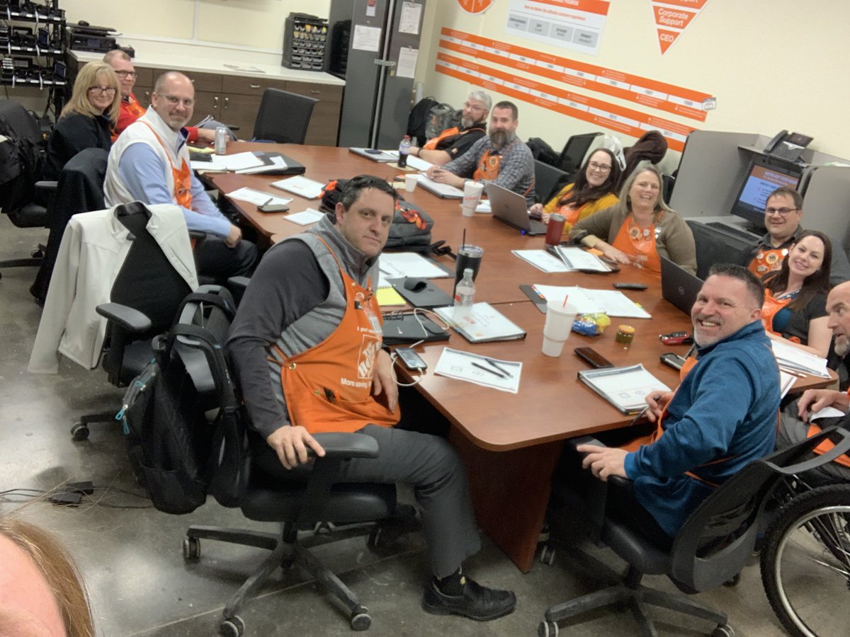 3026Chandra's tweet photo. Hanging with this crazy group today #LeadersEdge #DevelopmentIsFun D1️⃣9️⃣6️⃣ https://t.co/6jpZLYPM6B