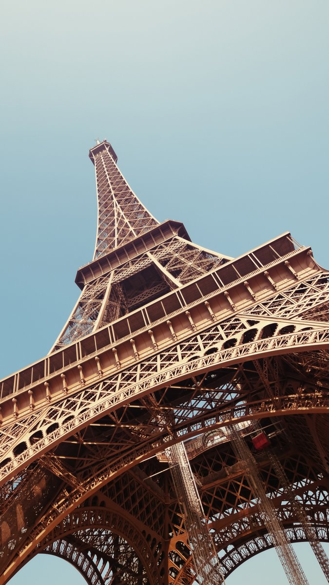 GLA_Airport's tweet photo. Is #fashion your forté? #ParisFashionWeek runs from the 24th of February to the 3rd of March and with @easyJet we can get you a front row seat! 
Don't miss out on one of fashion's biggest events, book your flights now! https://t.co/n1IEszCADu 
#flyGLA https://t.co/kXJK6hftOk