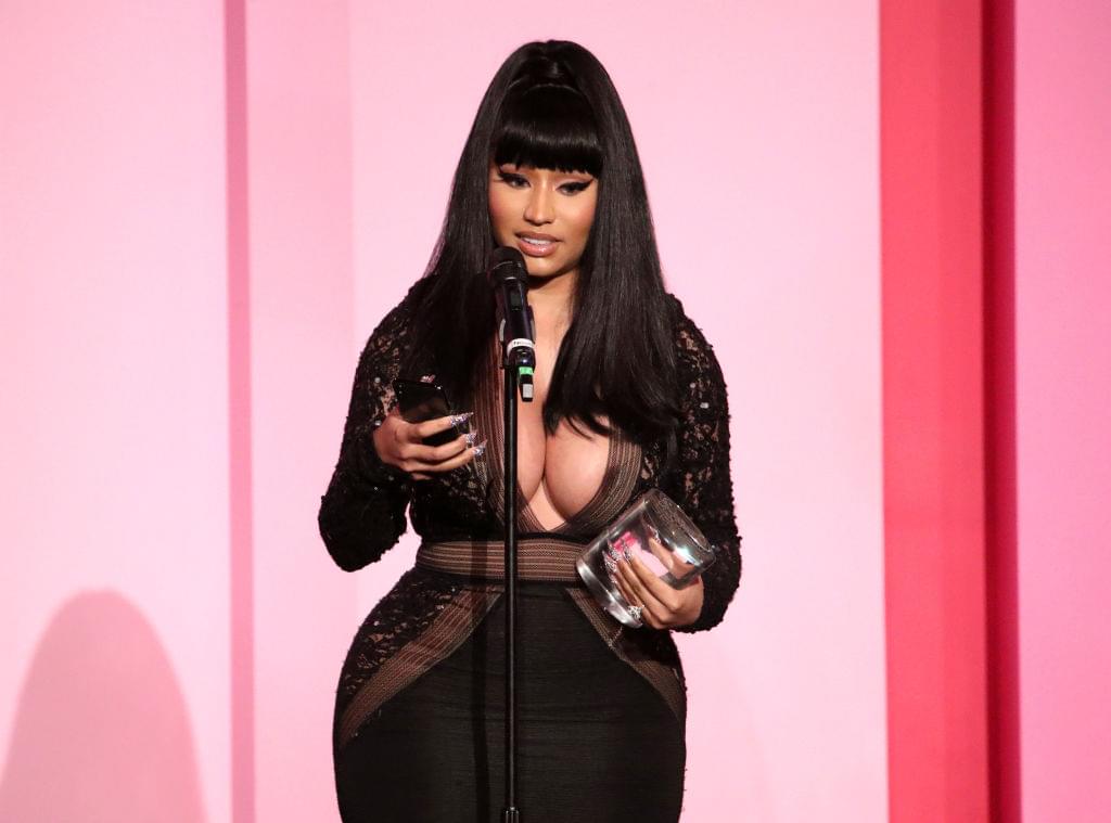 BoxNoticias's tweet photo. #NickiMinaj es la primera rapera que se estrena en el primer lugar de la lista de descargas digitales de #Billboard. Su tema #Tikes logro vender mas de 20mil copias digitales. [📸Getty] https://t.co/IO0v2wRO0M