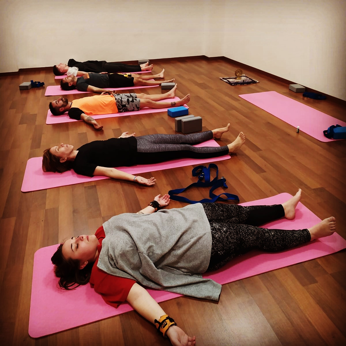 CrossFitGreyFox's tweet image. No te pierdas nuestras clases de yoga de la mano de @adi_shakti_lakshmi. Todos los martes y jueves de 19h a 20h. Como complemento al CrossFit o como remedio a nuestro estrés cotidiano, yoga y relajación.

#yoga #controlcorporal #conocetucuerpo #crossfit&amp;amp;yoga #cuerpoymente