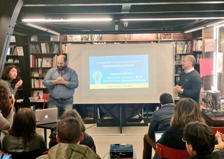 StartupMessina's tweet photo. Grazie ai nostri ospiti e a chi ha ascoltato e arricchito le idee dei nostri speaker. Un ringraziamento speciale anche alla Libreria Ciofalo per averci ospitati. Adesso posiamo tutti gli smartphone e ci dedichiamo al #networking che tanto ci piace! #avaiava #fdime #Messina https://t.co/Tz4aLvFHzJ
