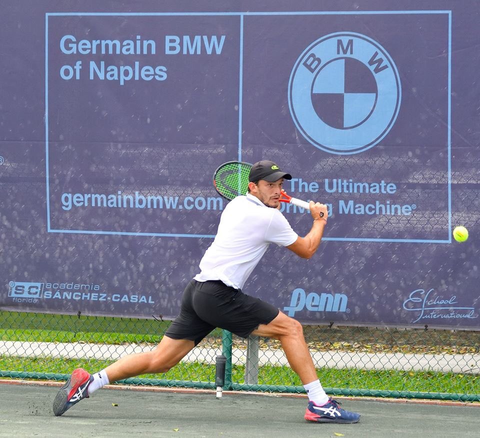 Challenger Drummondville 🇨🇦

<a href="/AlejoGomezCO/">Alejandro Gómez</a> sigue jugando y ganando. Este martes superó a Felix Corwin 🇺🇸por 4-6, 6-3 y 6-2 para estar en la segunda ronda. 

Su Próximo retó será el dominicano Roberto Cid 🇩🇴